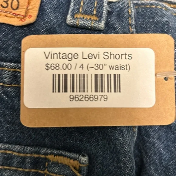 Vintage Levi Shorts - Picture 3 of 3